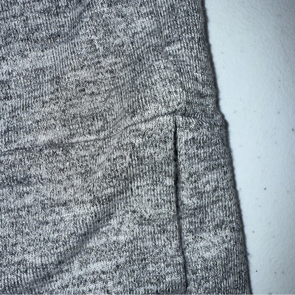 Gap Women Long Sleeve Crew Neck T-Shirt  Sweater Gray & White Sz Med - Picture 3 of 9